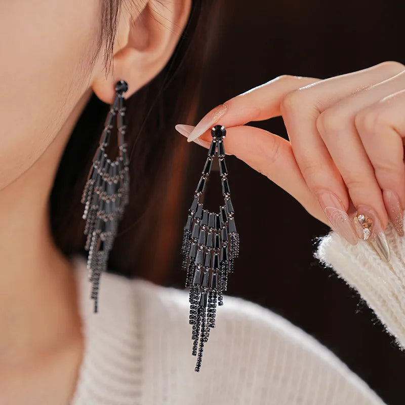 Maison Velvet -Minimalist Inlaid Rhinestone Dangle Earrings
