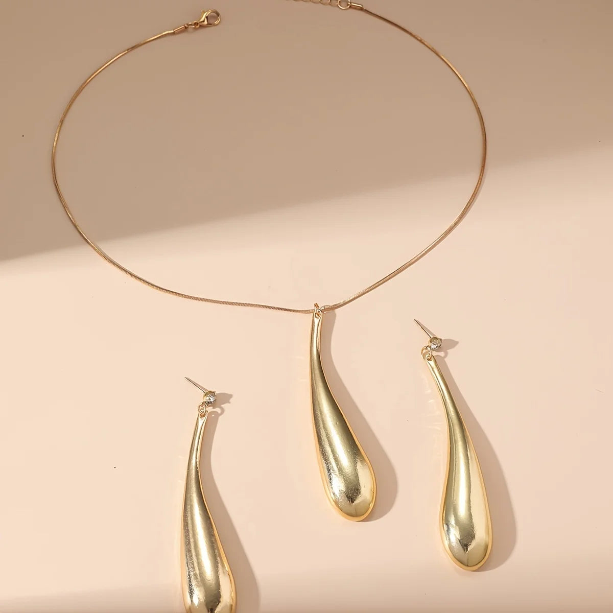 Maison Velvet — Celestia Necklace & Earrings Set