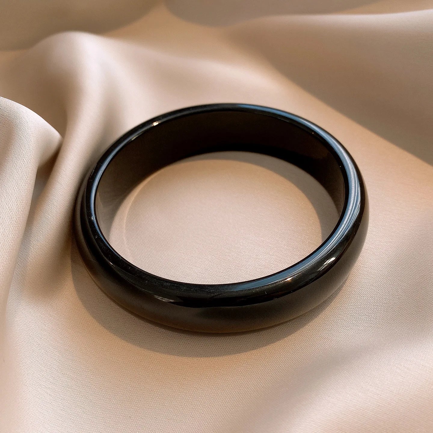Maison Velvet — Luna Resin Bangle
