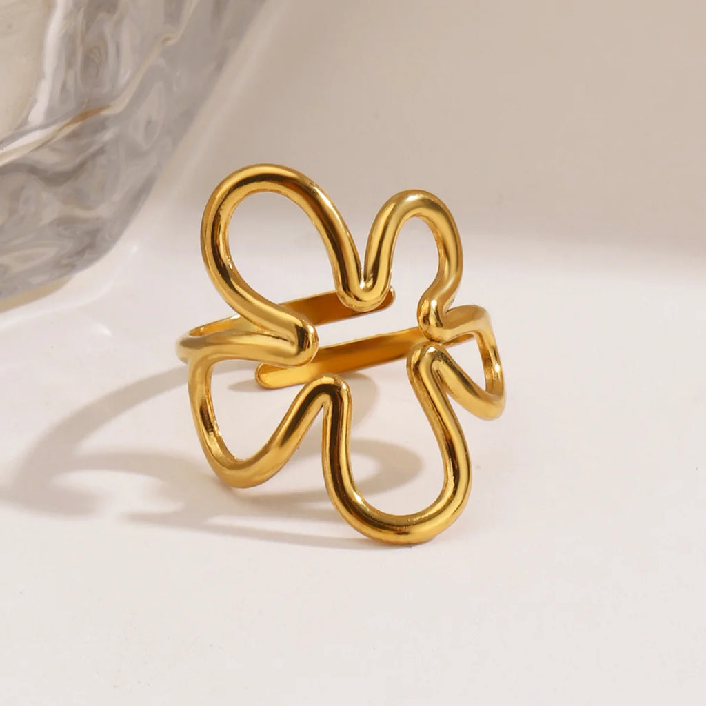 Maison Velvet — Bloom Elegance Ring 🤍