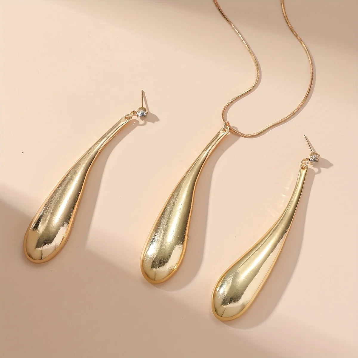 Maison Velvet — Celestia Necklace & Earrings Set
